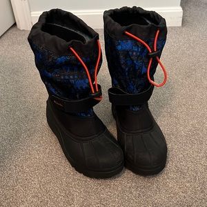 Columbia boots. Like new. Size 6 big boys. Blue/orange/black